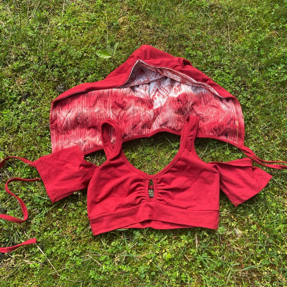 Noralina Freedom crop top with hood red